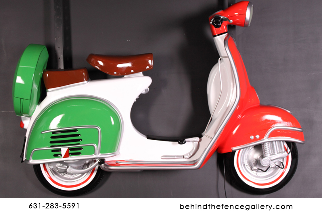 Italian Flag Motor Scooter Wall Mounted Statue - Click Image to Close