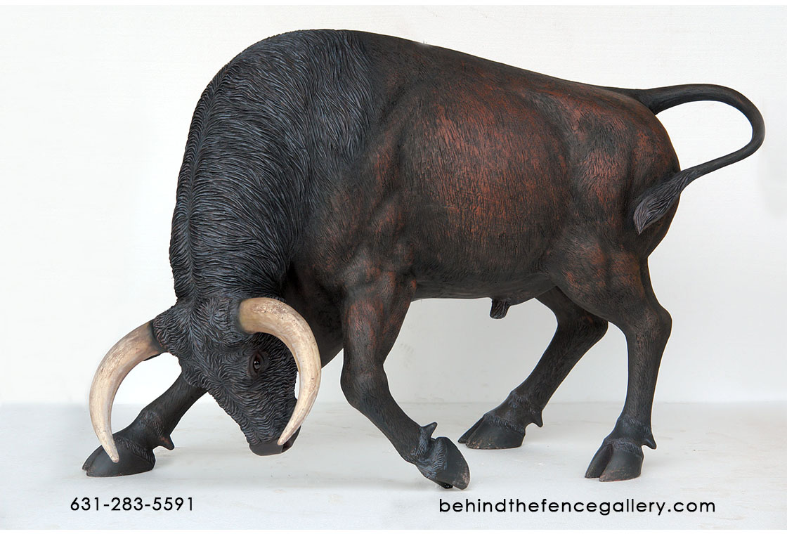 Bull with Head Down Statue - Click Image to Close